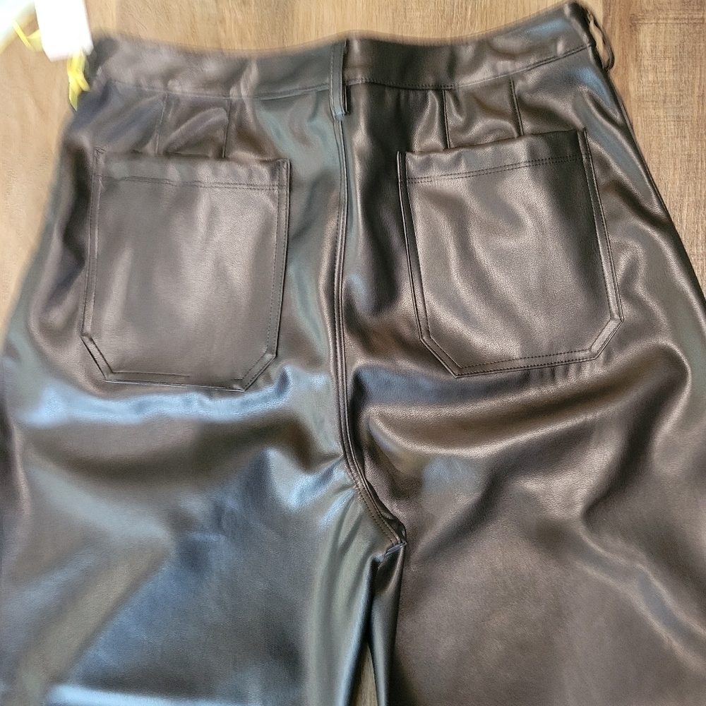 CeCe Black Wide-Leg Jumpsuit with Cropped Sophistication - Picture 10 of 12